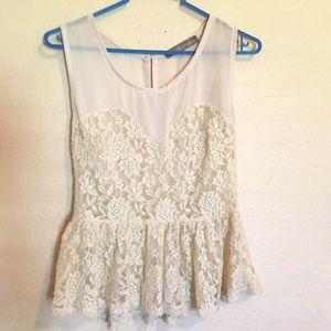 ✨Lace peplum tank top✨